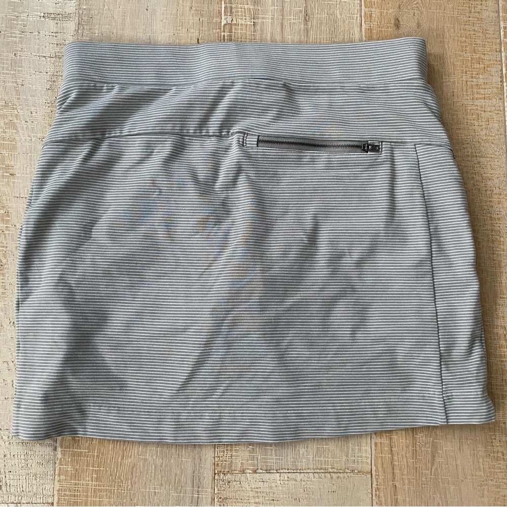 Athleta Gray Striped Skort Sz. XS - Picture 3 of 3
